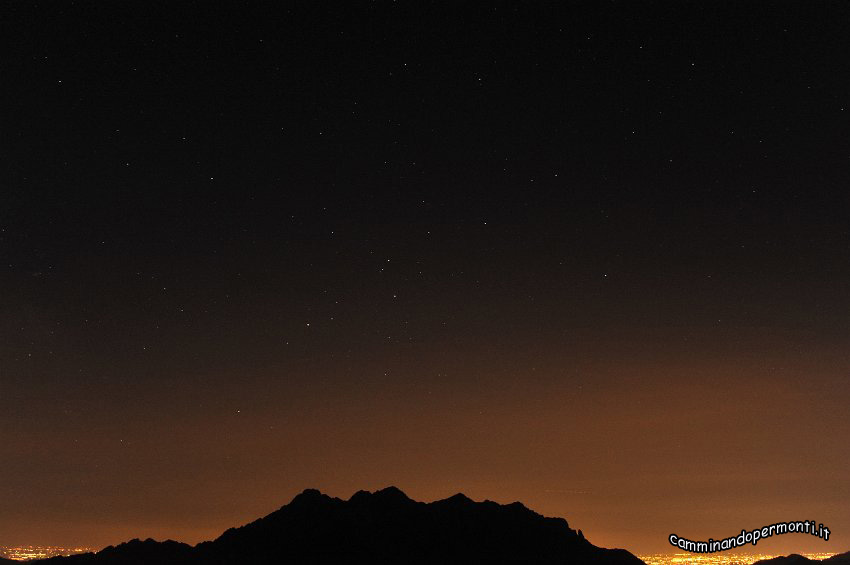54 Monte Alben - luci della pianura Padana.JPG